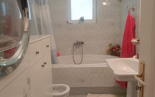 Πωλείται Οροφοδιαμέρισμα 140 τ.μ. στον Κάραβο Αλιβερίου Ταμυναίων Ευβοίας