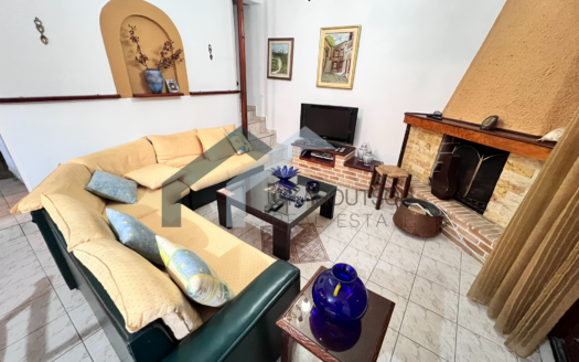 Πωλείται Παραθαλάσσια Μεζονέτα 150 τ.μ., μόλις 200 μ. από την Παραλία – Γαλάζια Νερά Αμαρύνθου Ευβοίας