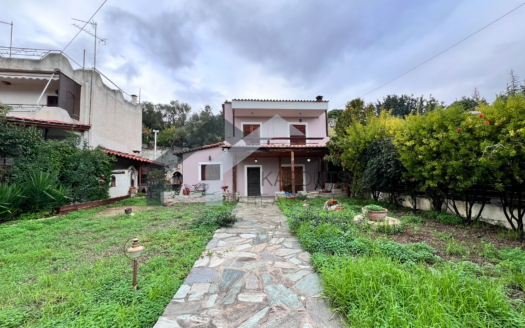 Πωλείται Παραθαλάσσια Μεζονέτα 150 τ.μ., μόλις 200 μ. από την Παραλία – Γαλάζια Νερά Αμαρύνθου Ευβοίας