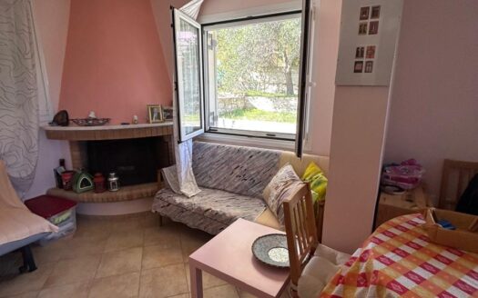 Πωλείται Μεζονέτα 141 τ.μ. σε Οικόπεδο 600 τ.μ. στους Ταξιάρχες Κύμης Ευβοίας