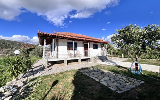 Πωλείται Παραθαλάσσια Μονοκατοικία 121 Τ.Μ. σε Οικόπεδο 395 Τ.Μ. Στο Αλιβέρι Ταμυναίων Ευβοίας