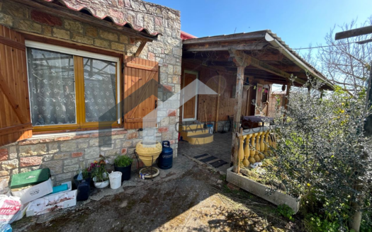 🏡 Πωλείται Τροχοβίλα 45 τ.μ. σε Οικόπεδο 1.000 τ.μ. στο Αλιβέρι Ευβοίας