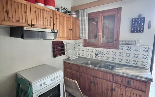 Πωλείται Μονοκατοικία 130 τ.μ. σε Αγροτεμάχιο 2.450 τ.μ. στο Αλιβέρι Ευβοίας